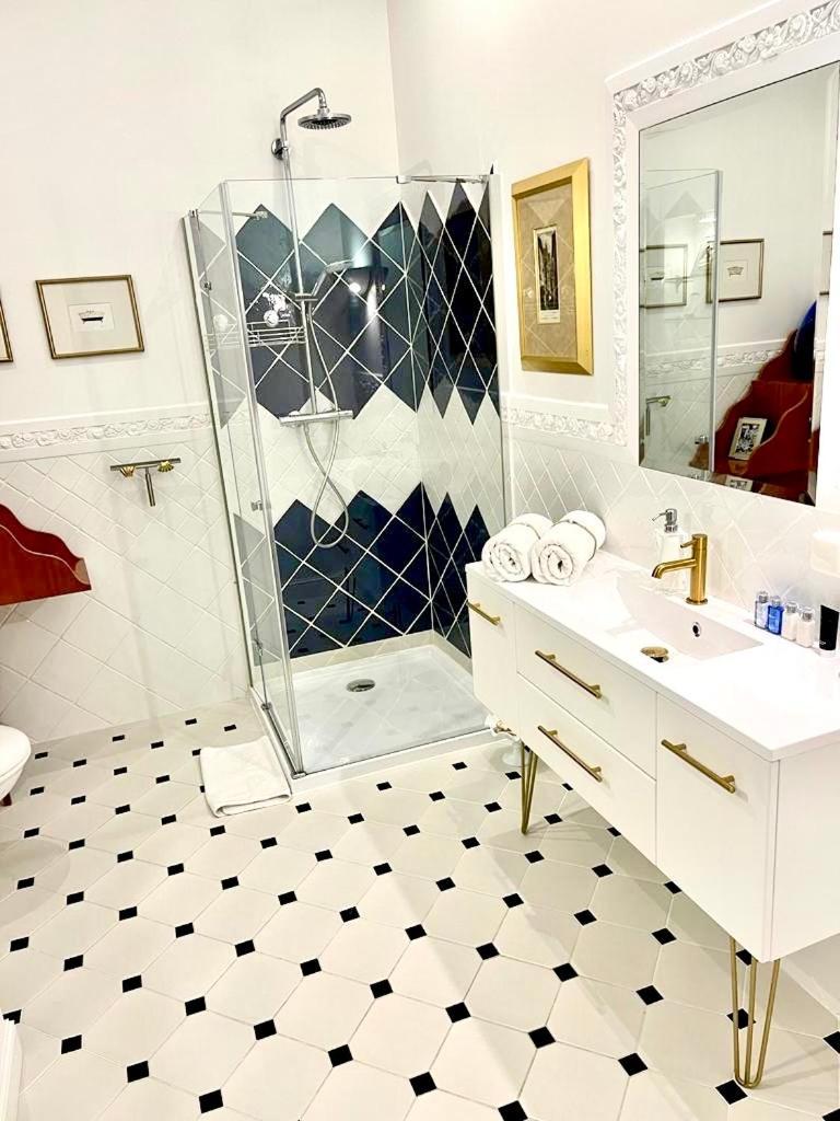 Luxury Suites & Apartments Mondrian Market Square II Varsóvia Quarto foto